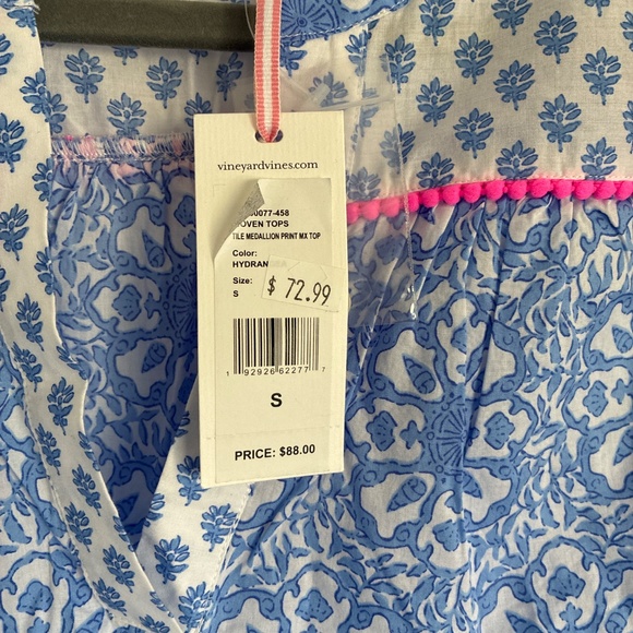 NWT Vineyard Vines blue white tile medallion print top S - Picture 3 of 9